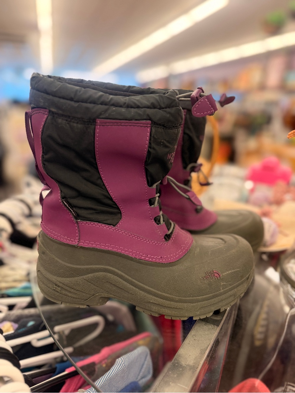 The North Face girls 4 purple black snow boots